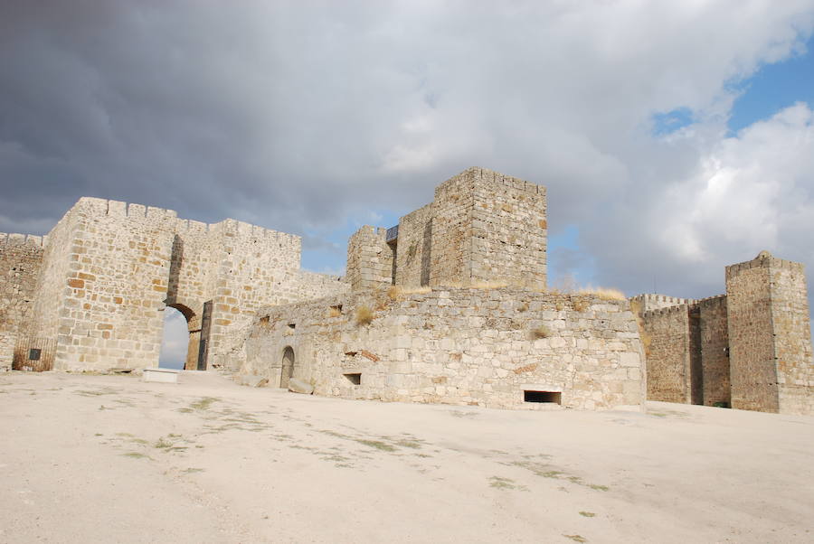 La escuela profesional 'Taryala VI' rehabilitará el baluarte defensivo del castillo