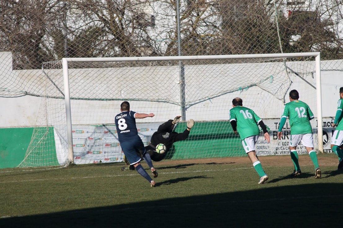 Imágenes del encuentro de semifinales de la Copa Luiqui de Veteranos disputado en el Municipal de San Roque y que terminó 1-3 (30-12-2018)