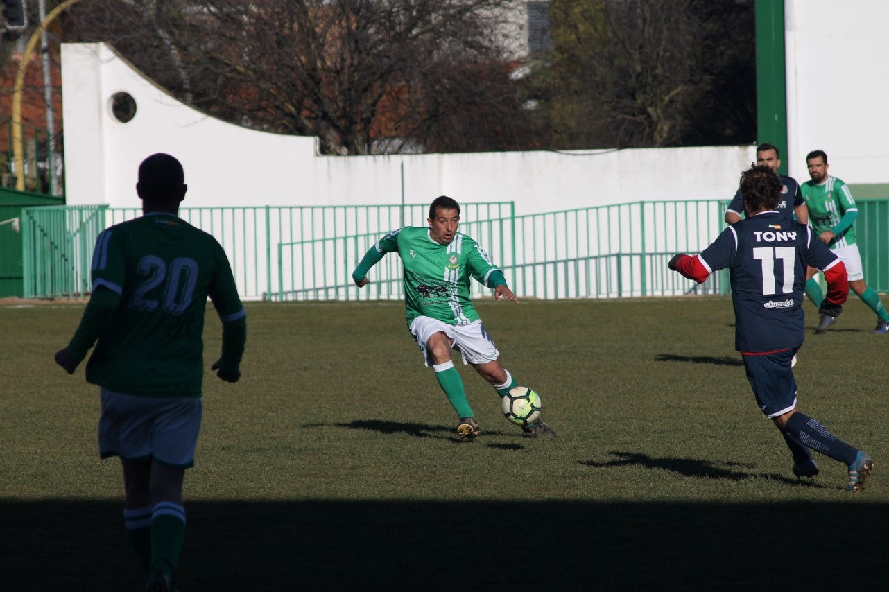 Imágenes del encuentro de semifinales de la Copa Luiqui de Veteranos disputado en el Municipal de San Roque y que terminó 1-3 (30-12-2018)