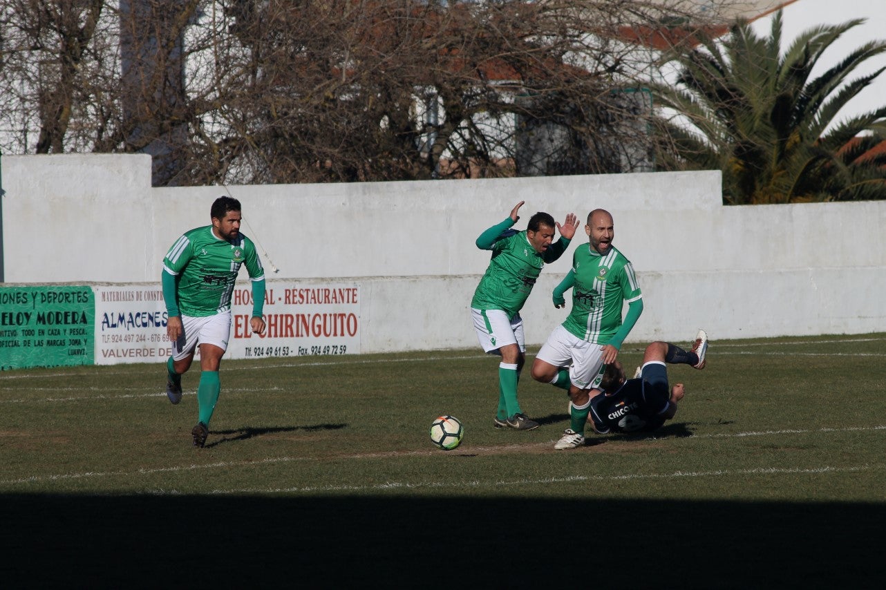 Imágenes del encuentro de semifinales de la Copa Luiqui de Veteranos disputado en el Municipal de San Roque y que terminó 1-3 (30-12-2018)