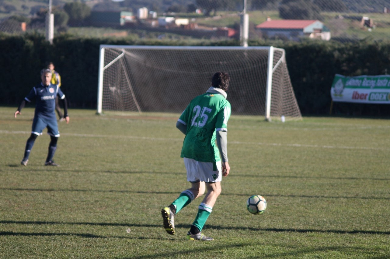 Imágenes del encuentro de semifinales de la Copa Luiqui de Veteranos disputado en el Municipal de San Roque y que terminó 1-3 (30-12-2018)