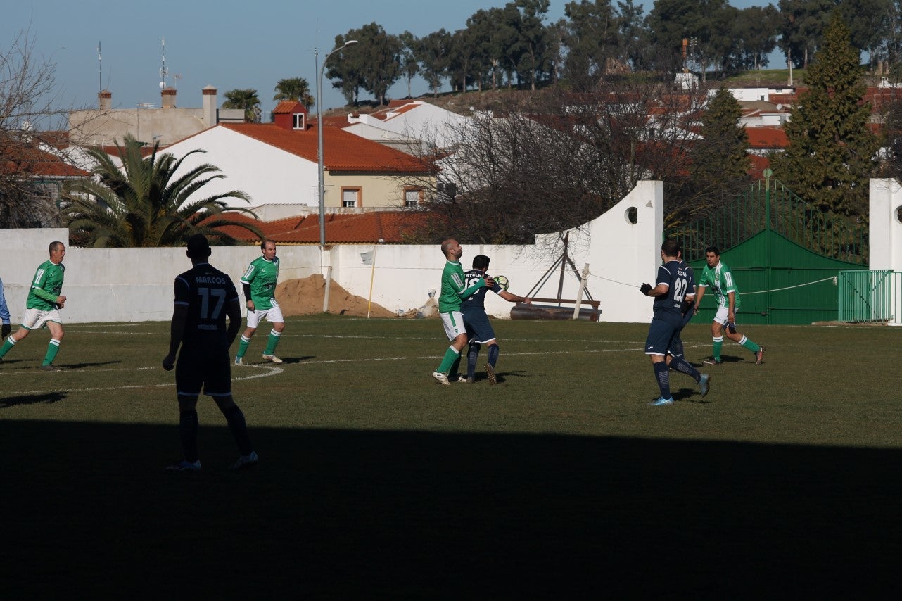 Imágenes del encuentro de semifinales de la Copa Luiqui de Veteranos disputado en el Municipal de San Roque y que terminó 1-3 (30-12-2018)