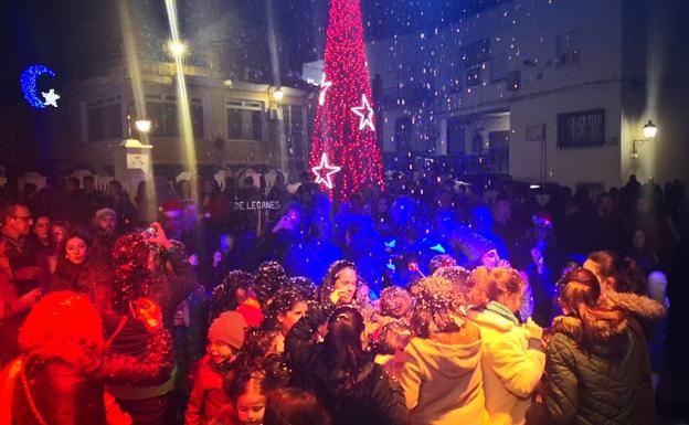 La nieve cayendo sobre los valverdeños