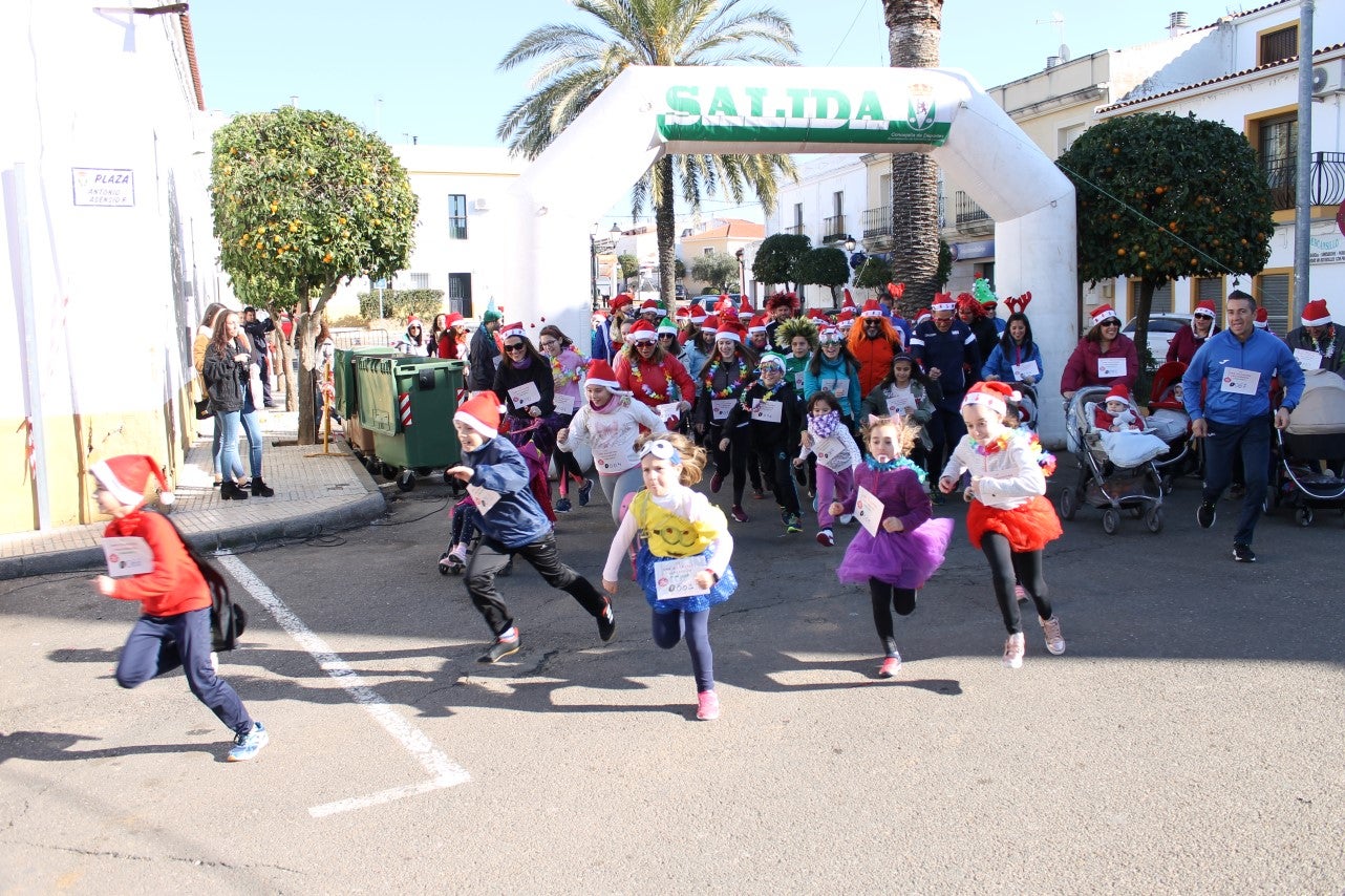 Algnas imágenes de la tercera edición de la San Silvestre Solidaria 2018, celebrada en Valverde de Leganés (30-12-2018)