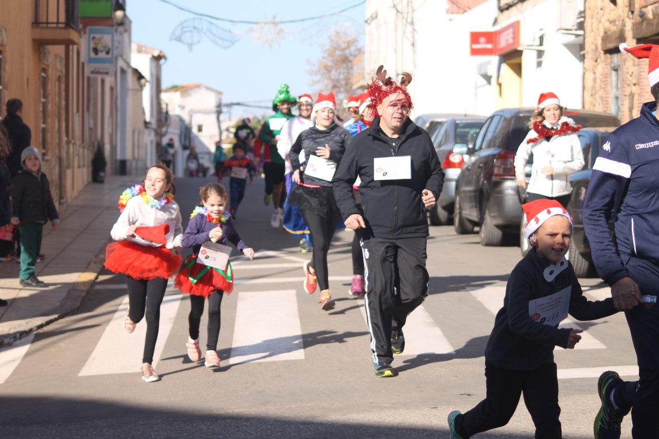 Algunas imágenes de la tercera edición de la San Silvestre Solidaria 2018, celebrada en Valverde de Leganés (30-12-2018)