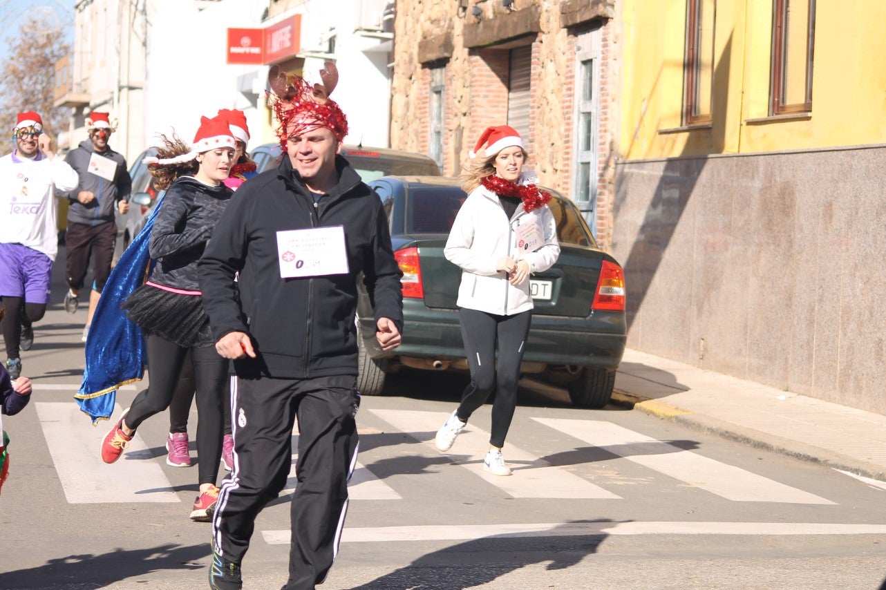Algunas imágenes de la tercera edición de la San Silvestre Solidaria 2018, celebrada en Valverde de Leganés (30-12-2018)