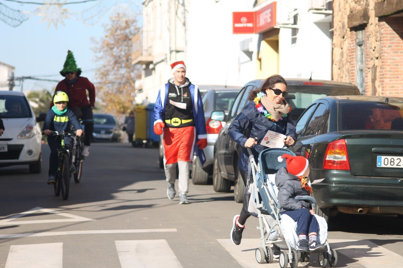 Algunas imágenes de la tercera edición de la San Silvestre Solidaria 2018, celebrada en Valverde de Leganés (30-12-2018)