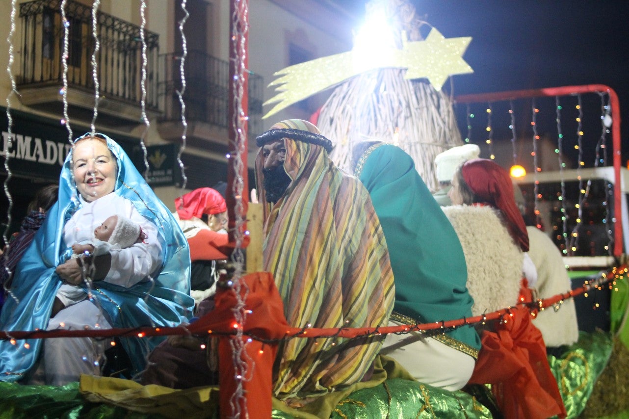 Algunas imágenes de la cabalgata de Los Reyes Magos de Oriente en Valverde de Leganés (05-01-2019)