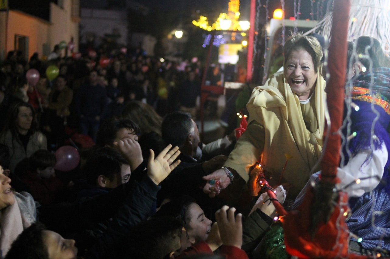 Algunas imágenes de la cabalgata de Los Reyes Magos de Oriente en Valverde de Leganés (05-01-2019)