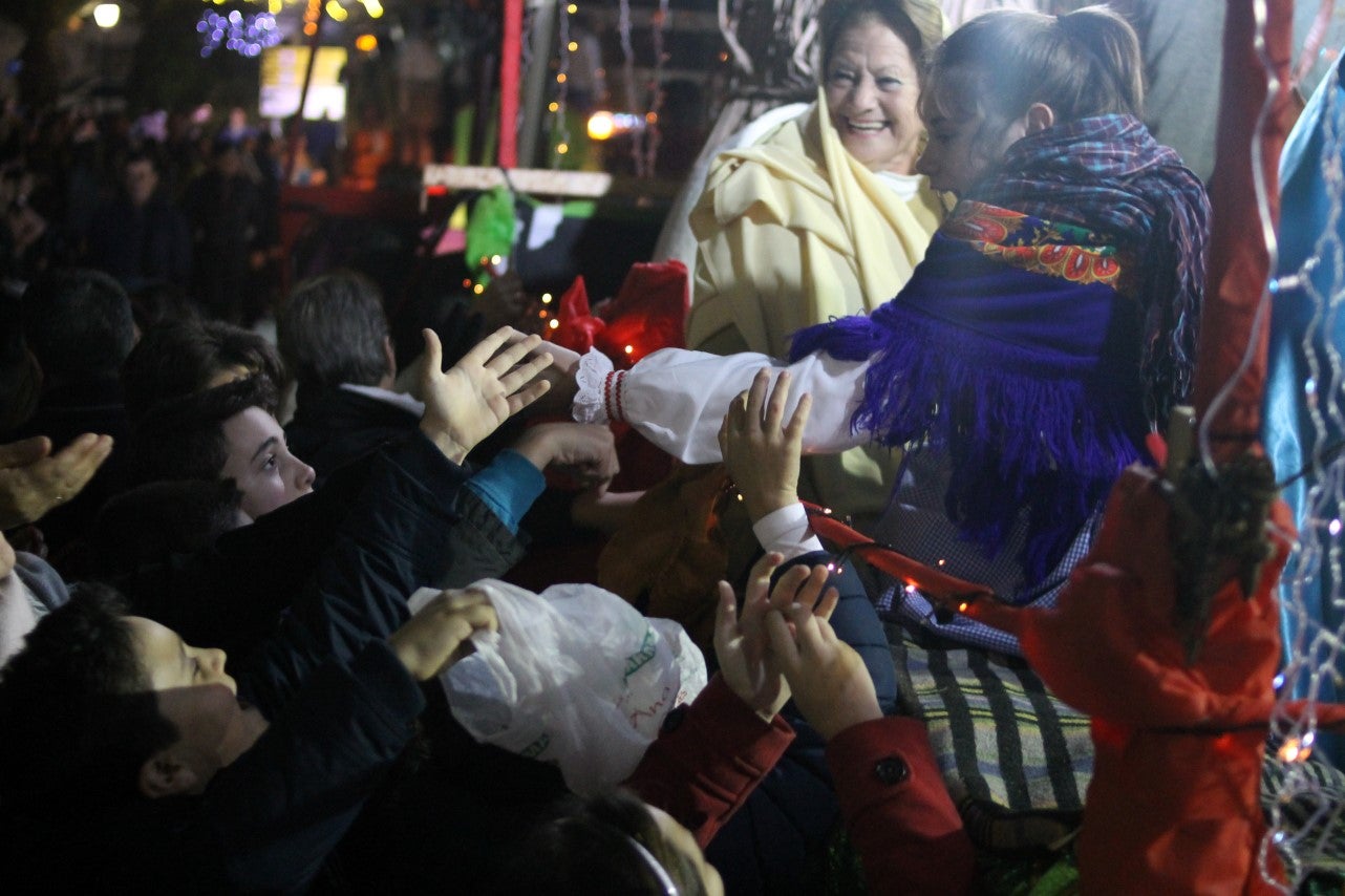 Algunas imágenes de la cabalgata de Los Reyes Magos de Oriente en Valverde de Leganés (05-01-2019)