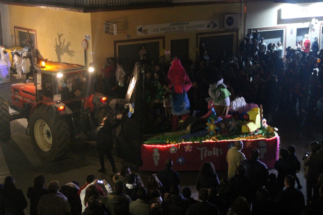 Algunas imágenes de la cabalgata de Los Reyes Magos de Oriente en Valverde de Leganés (05-01-2019)