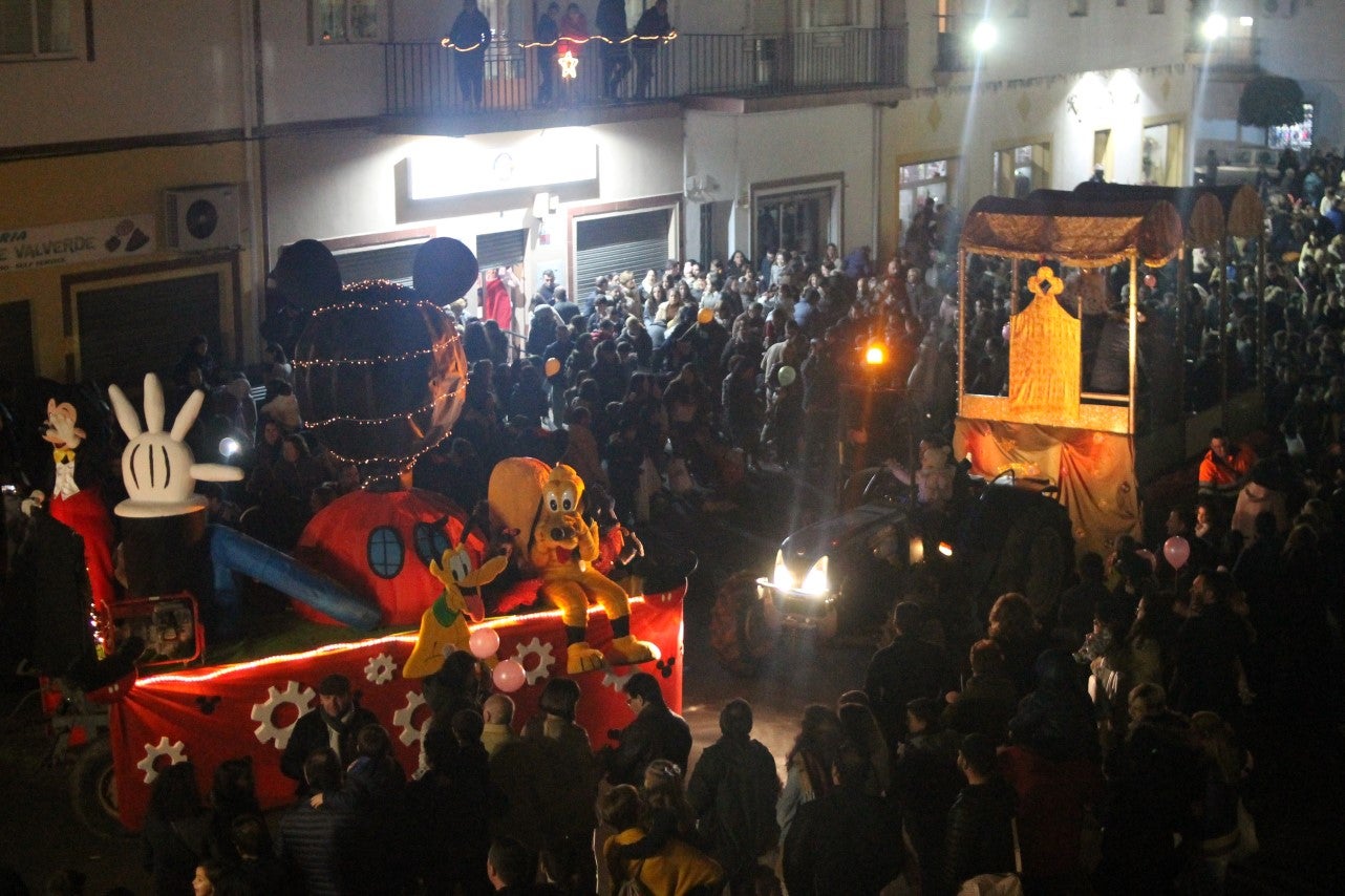 Algunas imágenes de la cabalgata de Los Reyes Magos de Oriente en Valverde de Leganés (05-01-2019)