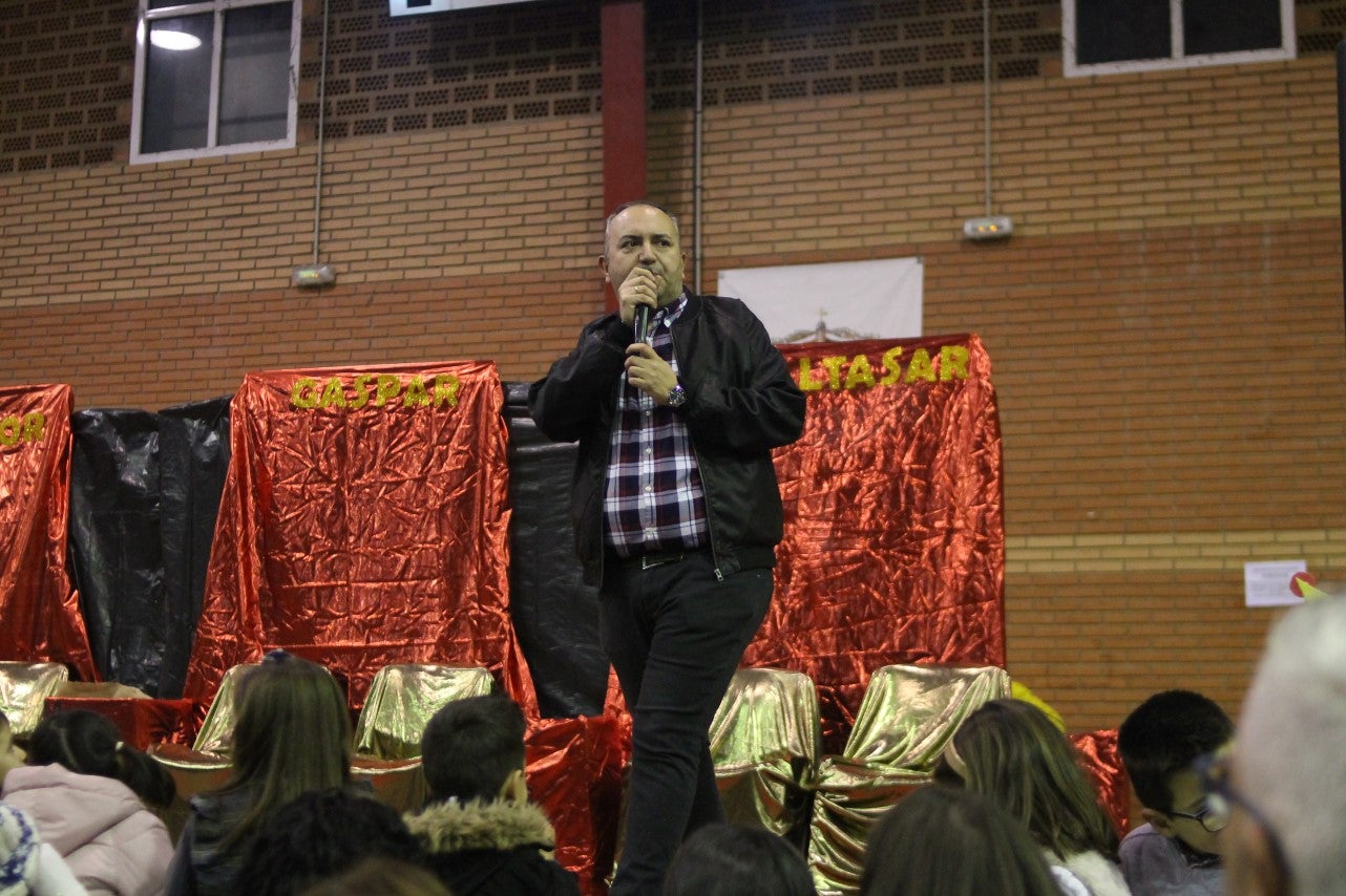 Algunas imágenes de la cabalgata de Los Reyes Magos de Oriente en Valverde de Leganés (05-01-2019)