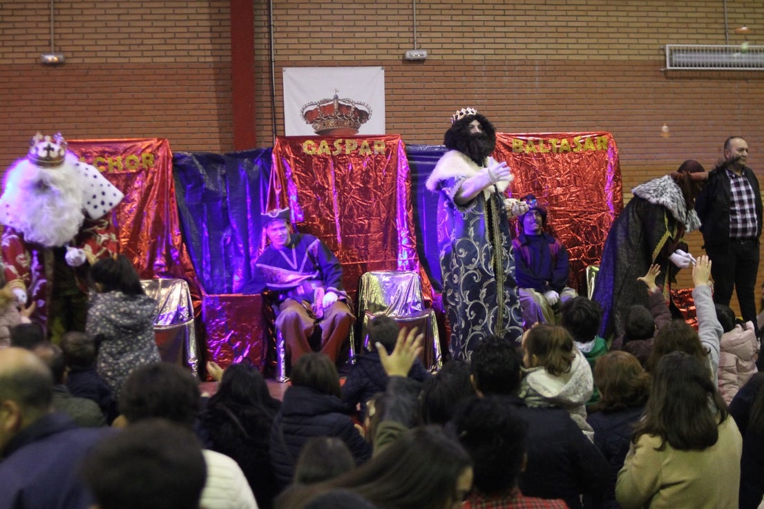 Algunas imágenes de la cabalgata de Los Reyes Magos de Oriente en Valverde de Leganés (05-01-2019)