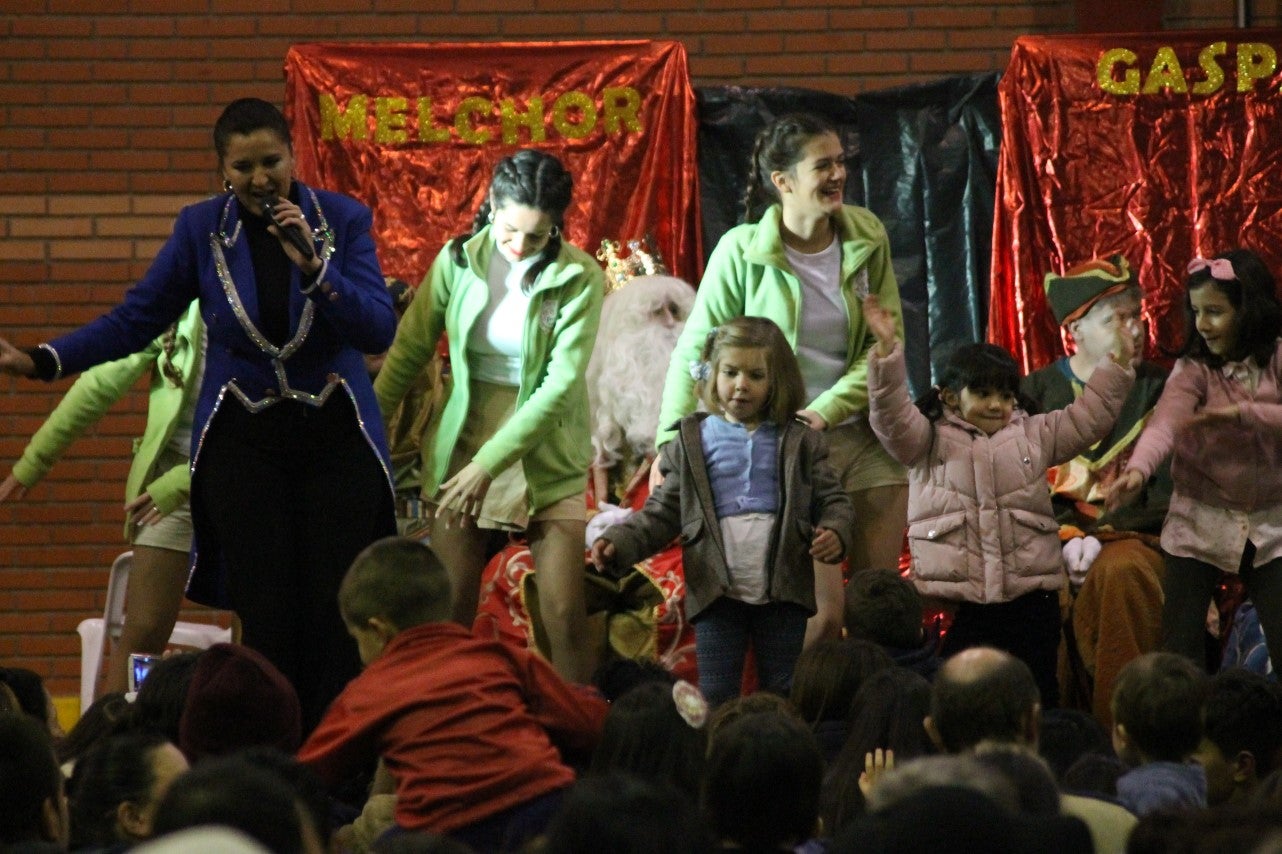 Algunas imágenes de la cabalgata de Los Reyes Magos de Oriente en Valverde de Leganés (05-01-2019)