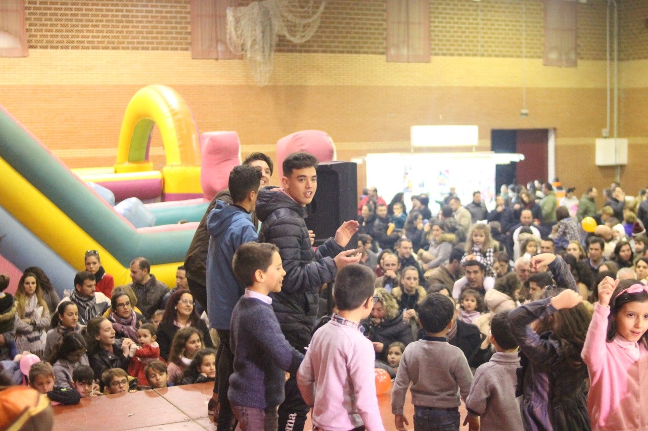Algunas imágenes de la cabalgata de Los Reyes Magos de Oriente en Valverde de Leganés (05-01-2019)