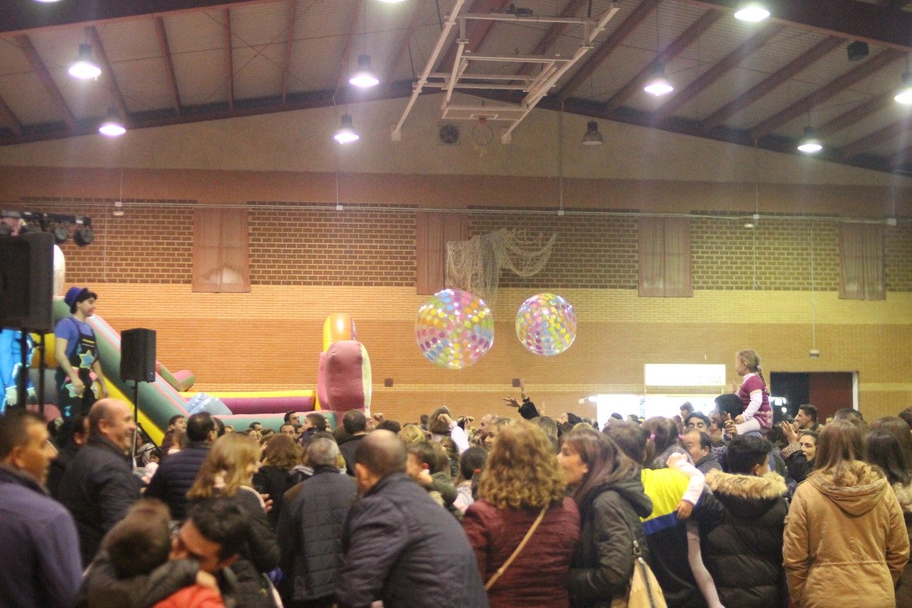 Algunas imágenes de la cabalgata de Los Reyes Magos de Oriente en Valverde de Leganés (05-01-2019)