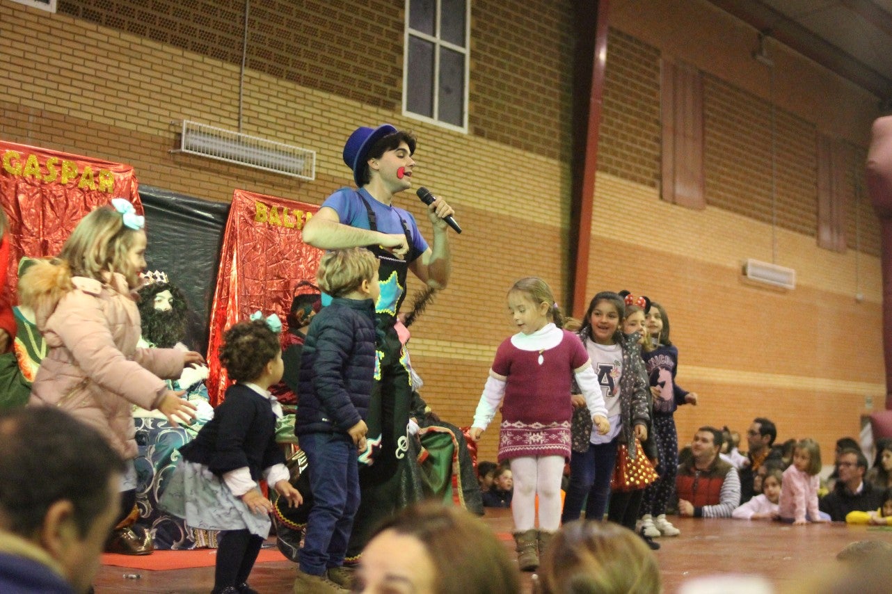 Algunas imágenes de la cabalgata de Los Reyes Magos de Oriente en Valverde de Leganés (05-01-2019)
