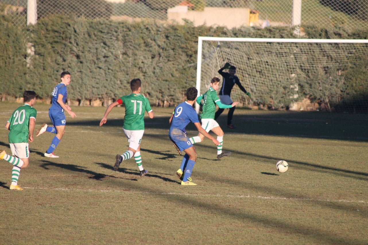 Imágenes del encuentro de juveniles de la doceava jornada de liga disputado en el Municipal de San Roque y que acabó 6-3 (12-01-2019)