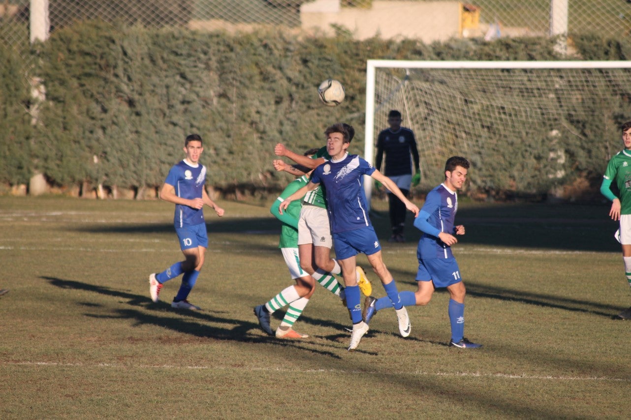 Imágenes del encuentro de juveniles de la doceava jornada de liga disputado en el Municipal de San Roque y que acabó 6-3 (12-01-2019)