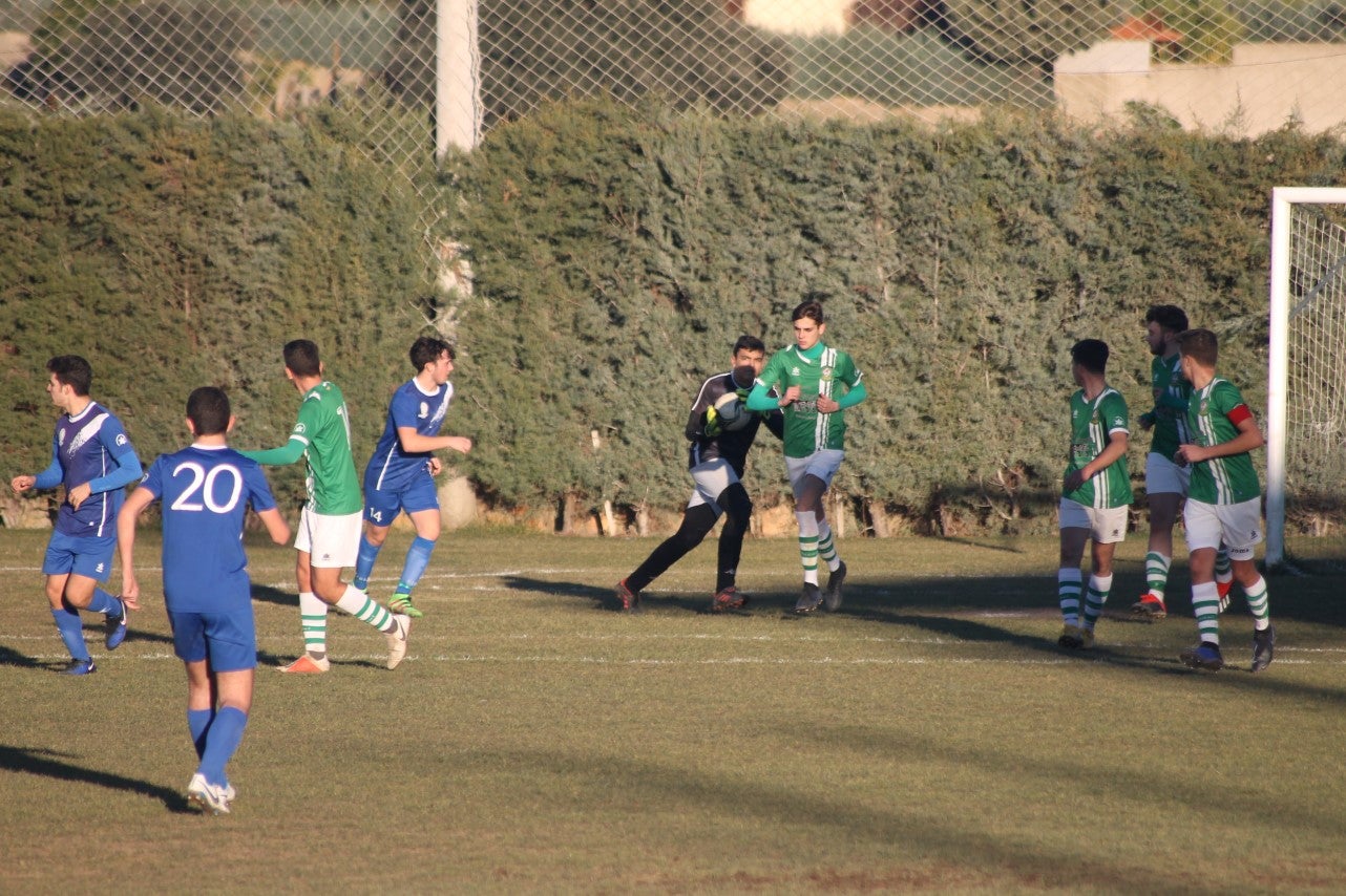 Imágenes del encuentro de juveniles de la doceava jornada de liga disputado en el Municipal de San Roque y que acabó 6-3 (12-01-2019)