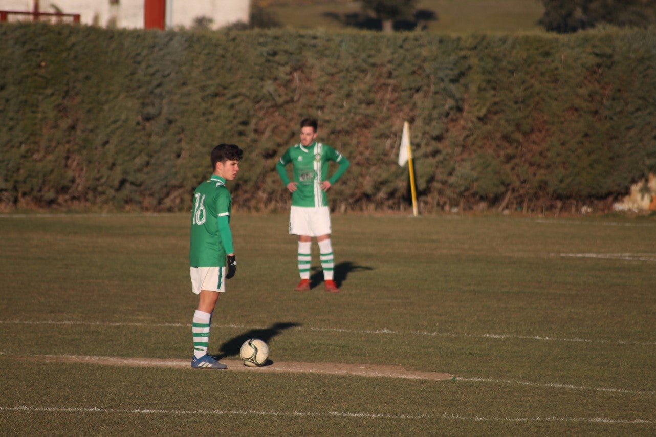 Imágenes del encuentro de juveniles de la doceava jornada de liga disputado en el Municipal de San Roque y que acabó 6-3 (12-01-2019)