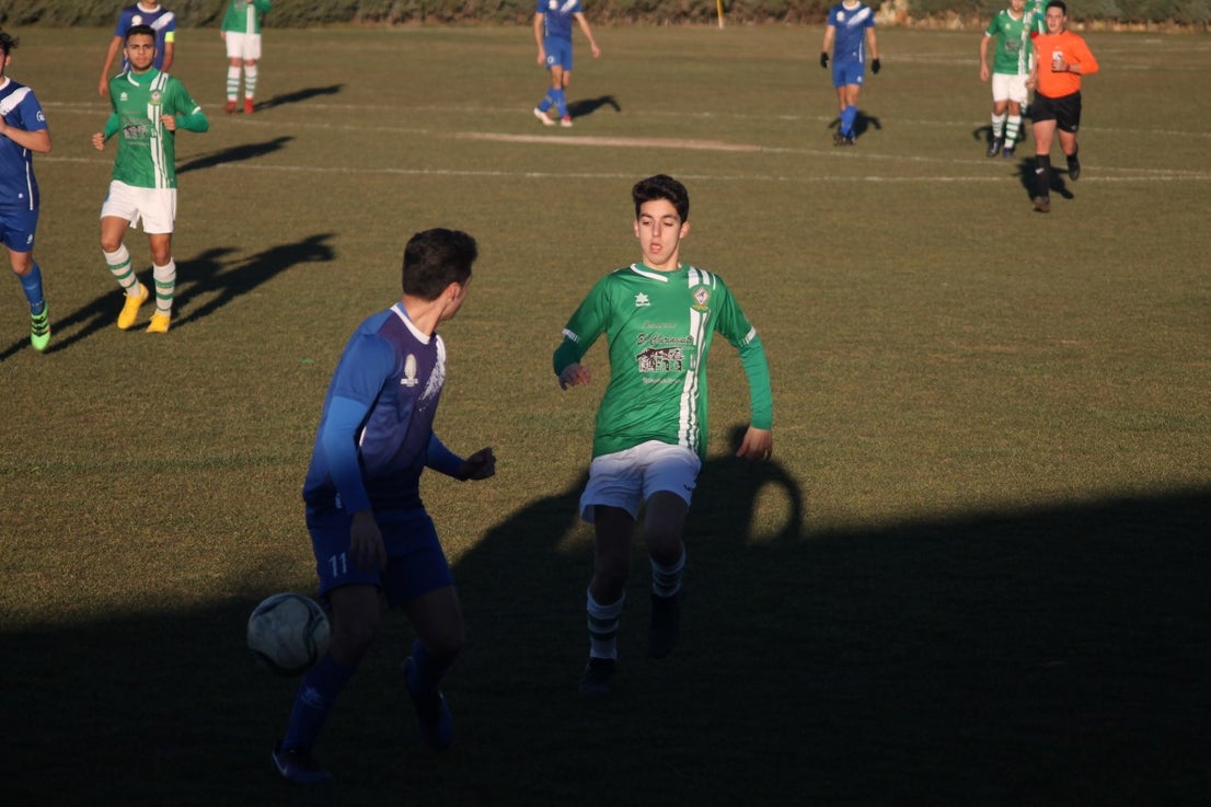 Imágenes del encuentro de juveniles de la doceava jornada de liga disputado en el Municipal de San Roque y que acabó 6-3 (12-01-2019)
