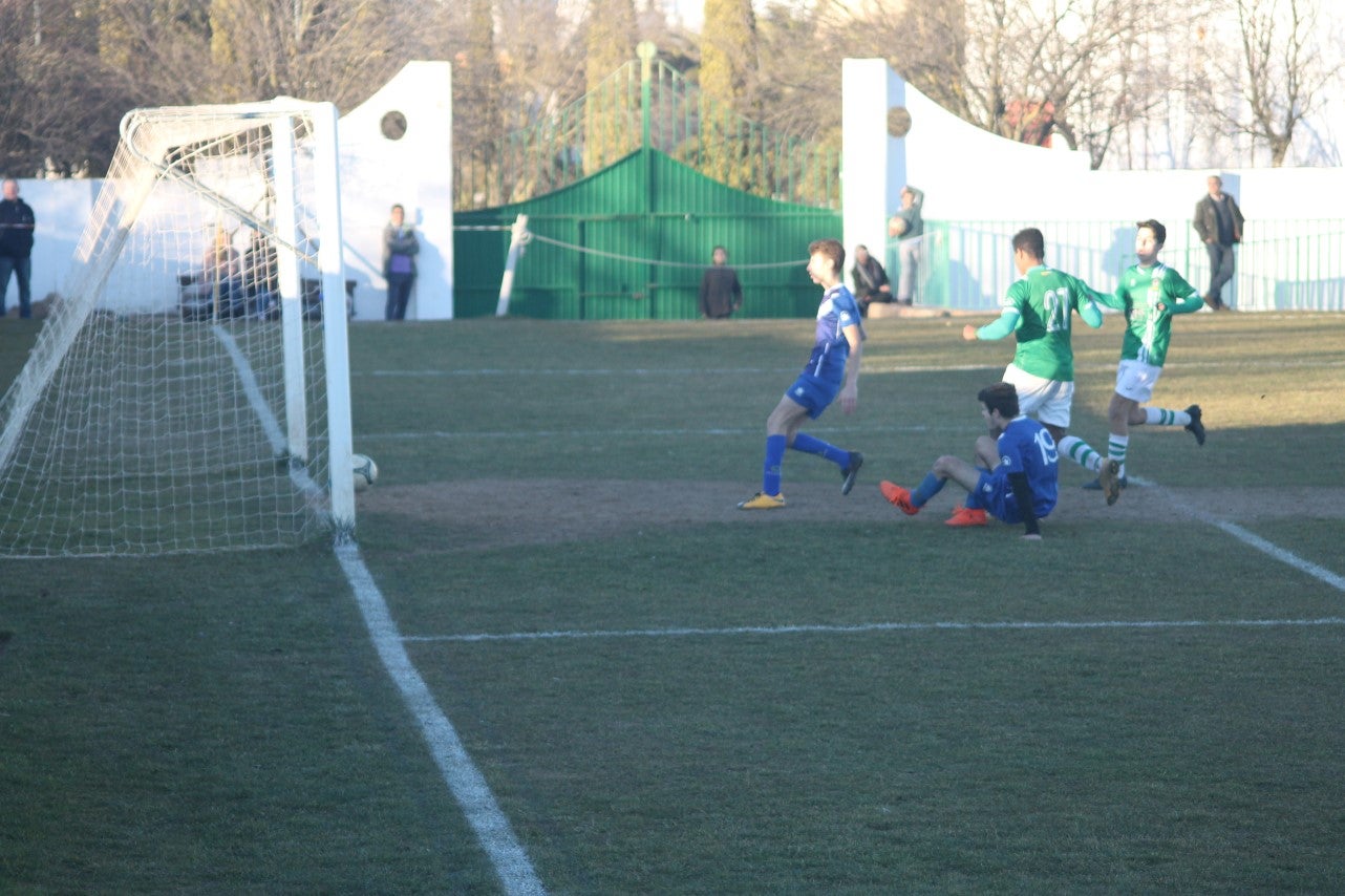 Imágenes del encuentro de juveniles de la doceava jornada de liga disputado en el Municipal de San Roque y que acabó 6-3 (12-01-2019)