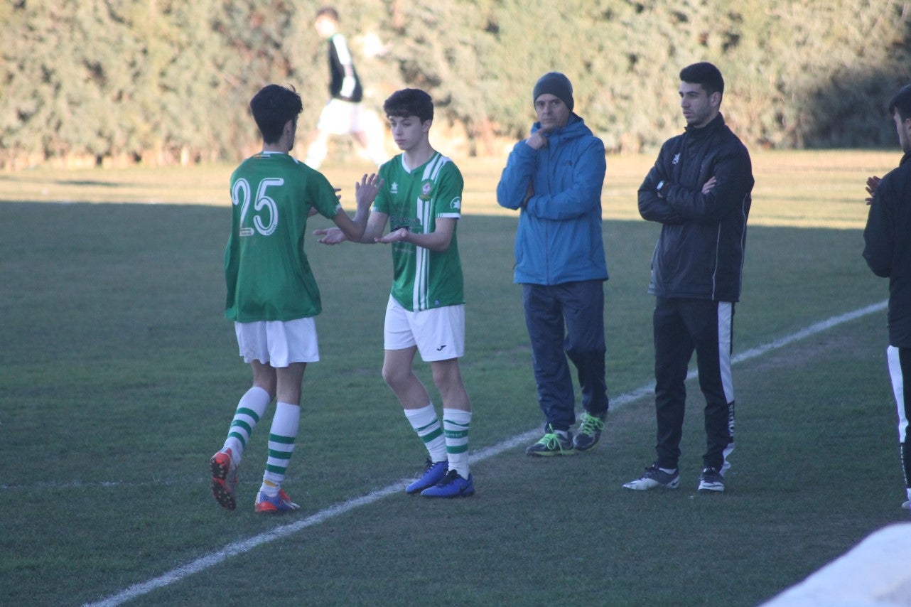 Imágenes del encuentro de juveniles de la doceava jornada de liga disputado en el Municipal de San Roque y que acabó 6-3 (12-01-2019)