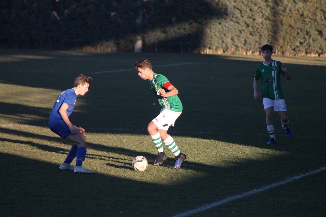 Imágenes del encuentro de juveniles de la doceava jornada de liga disputado en el Municipal de San Roque y que acabó 6-3 (12-01-2019)