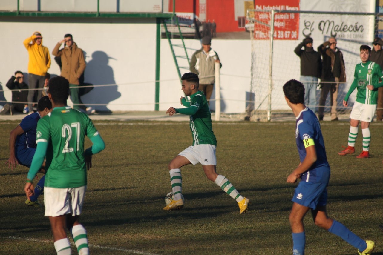 Imágenes del encuentro de juveniles de la doceava jornada de liga disputado en el Municipal de San Roque y que acabó 6-3 (12-01-2019)