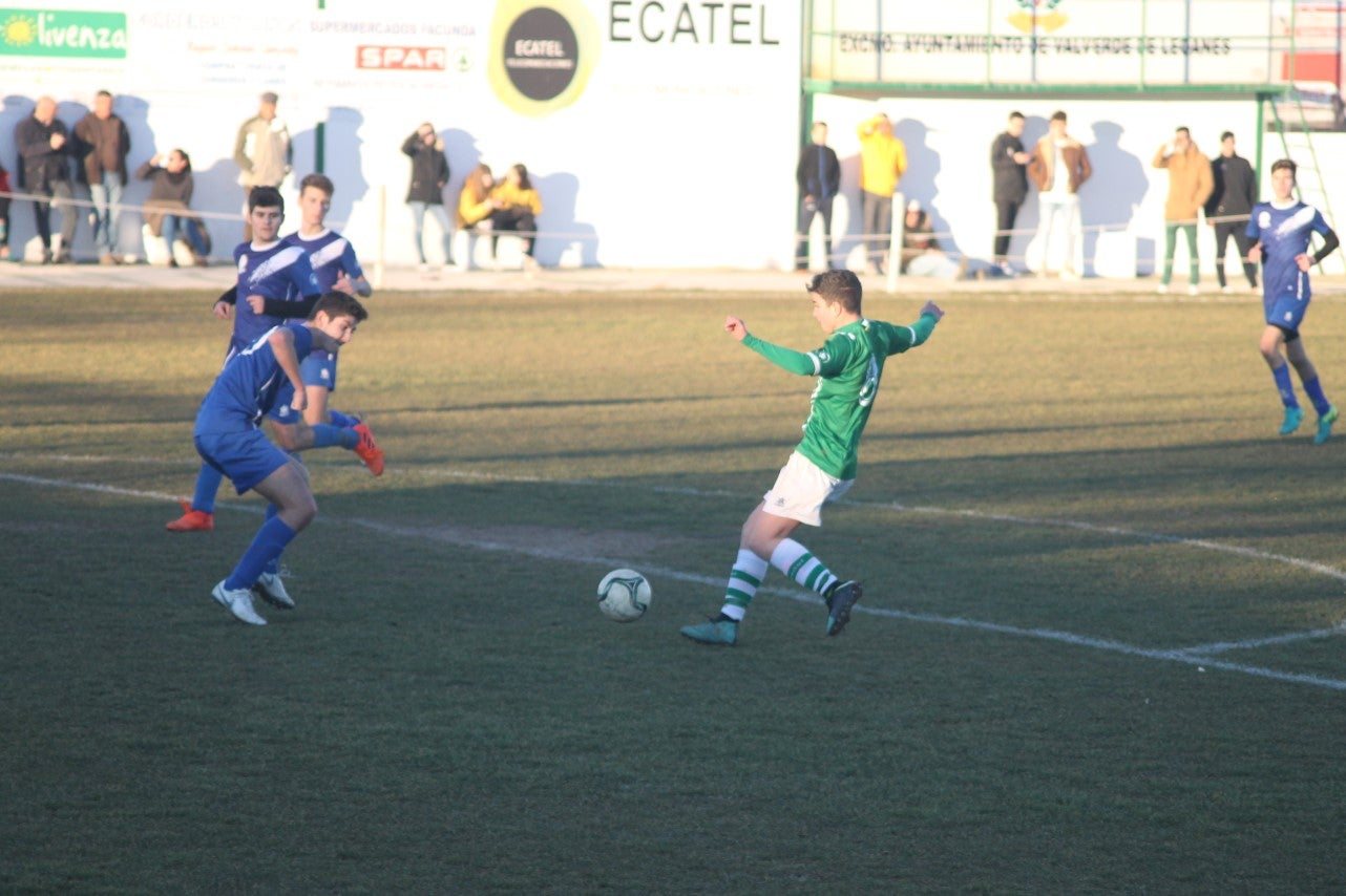 Imágenes del encuentro de juveniles de la doceava jornada de liga disputado en el Municipal de San Roque y que acabó 6-3 (12-01-2019)