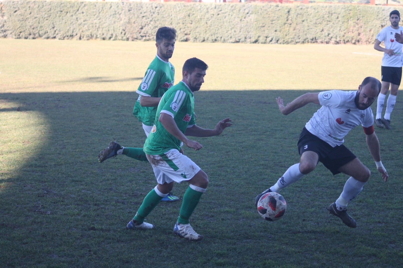 Imágenes del encuentro de la 21ª jornada de liga de Tercera División disputado en el Municipal de San Roque y que acabó 0-2 (20-01-2019)