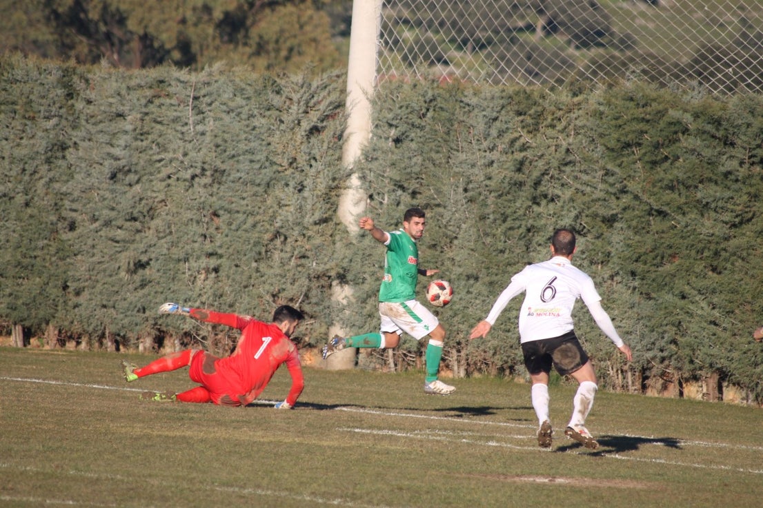 Imágenes del encuentro de la 21ª jornada de liga de Tercera División disputado en el Municipal de San Roque y que acabó 0-2 (20-01-2019)