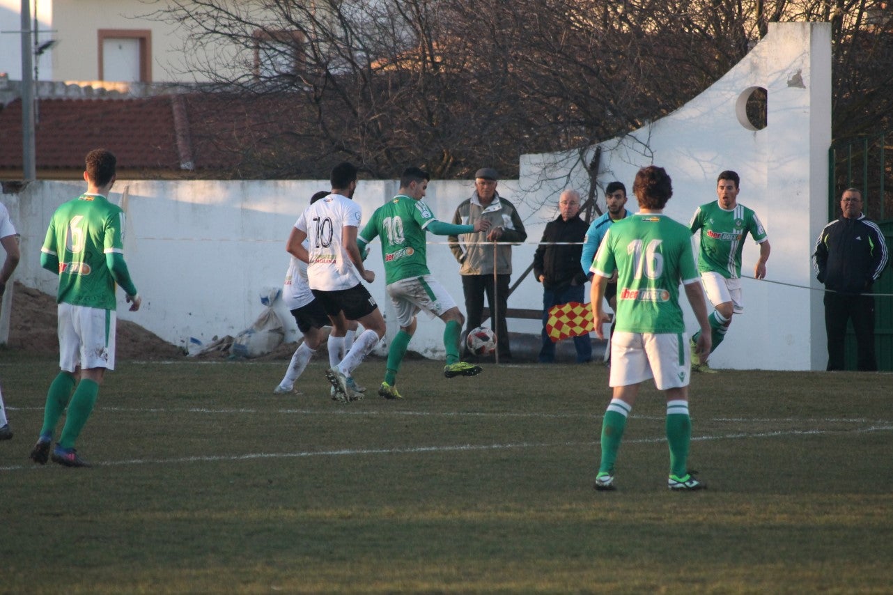 Imágenes del encuentro de la 21ª jornada de liga de Tercera División disputado en el Municipal de San Roque y que acabó 0-2 (20-01-2019)