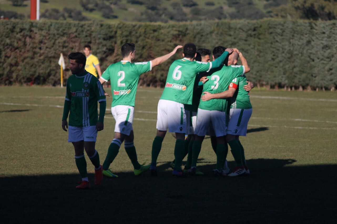 Imágenes del encuentro de la vigesimotercera jornada de liga de Tercera División, disputado en el Municipal de San Roque y que terminó 6-2 (03-02-2019)