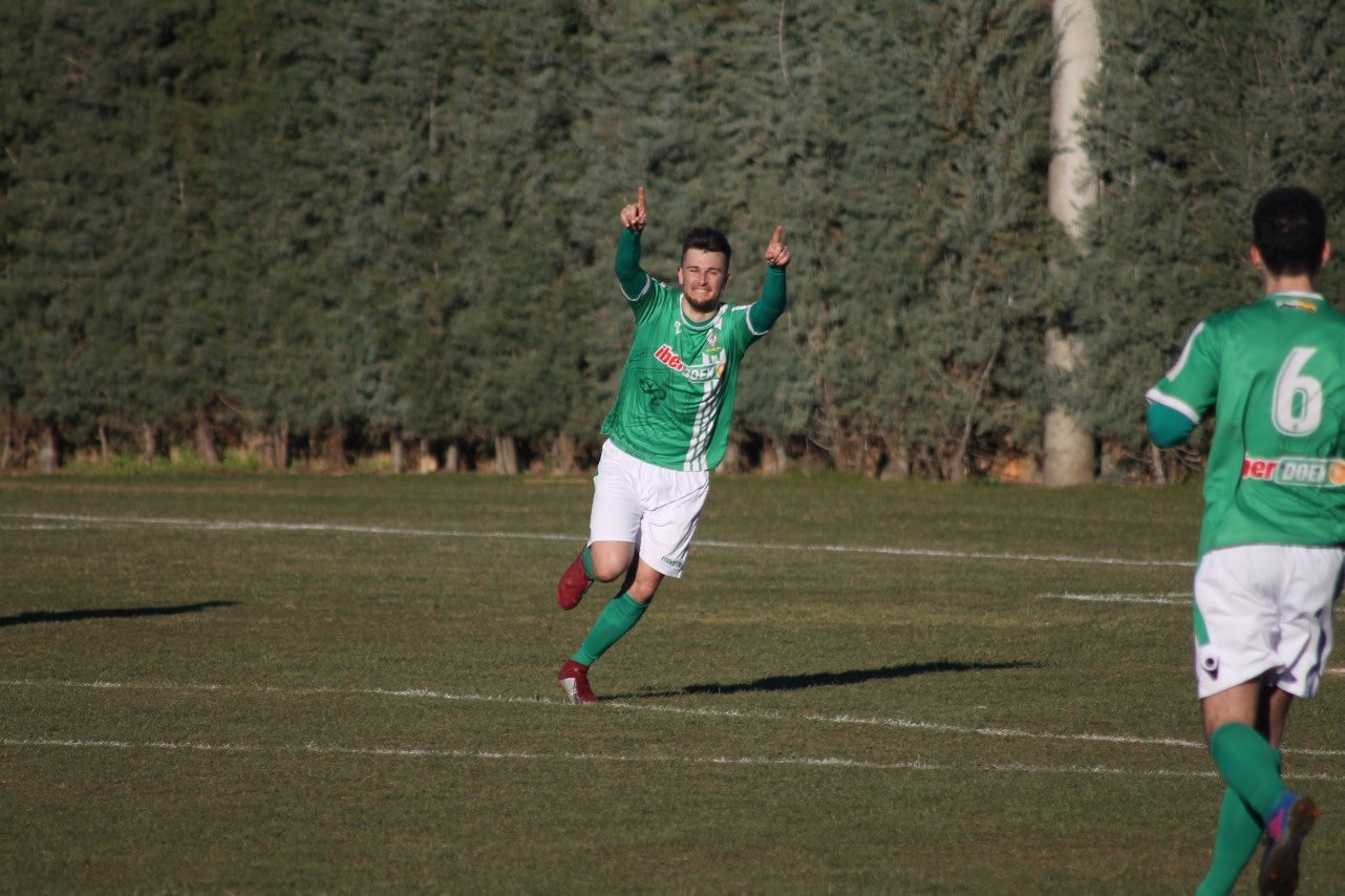 Imágenes del encuentro de la vigesimotercera jornada de liga de Tercera División, disputado en el Municipal de San Roque y que terminó 6-2 (03-02-2019)