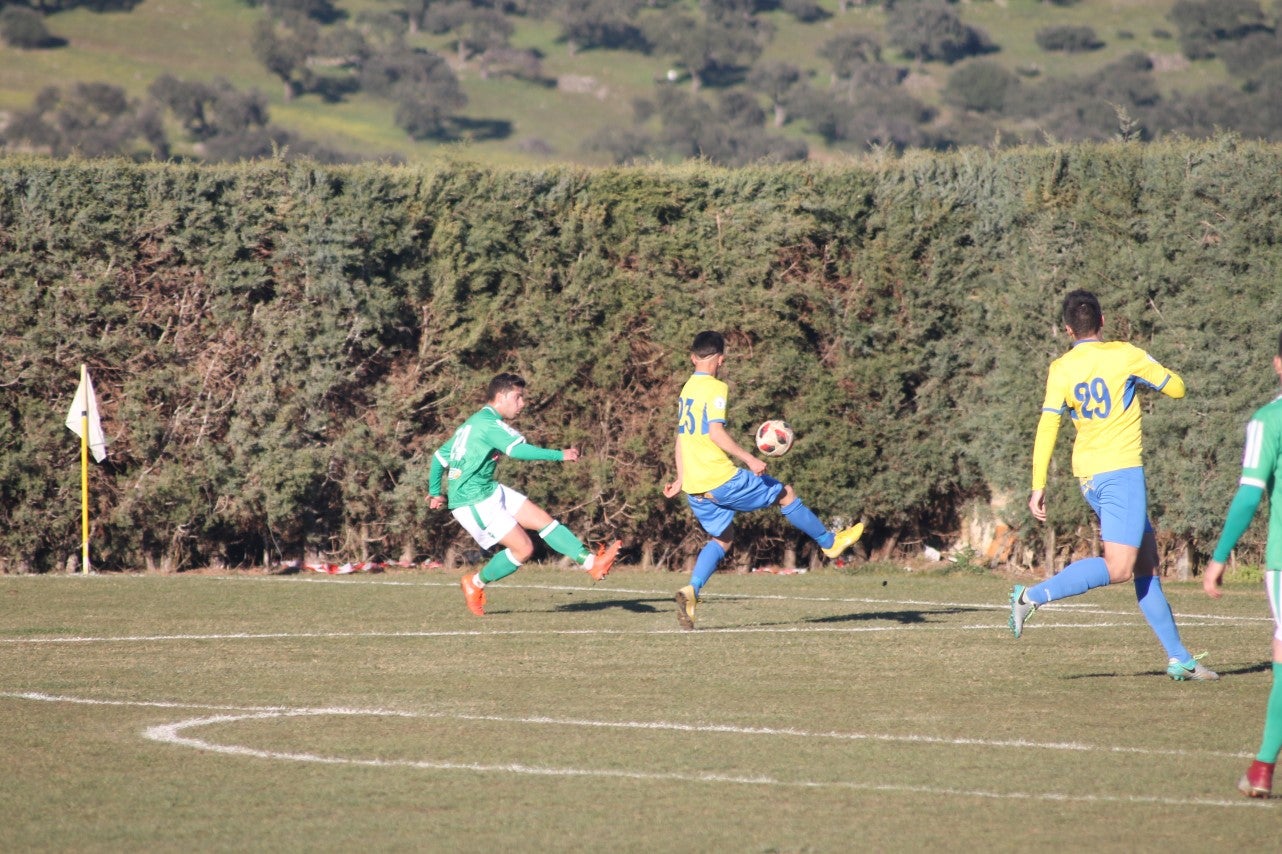 Imágenes del encuentro de la vigesimotercera jornada de liga de Tercera División, disputado en el Municipal de San Roque y que terminó 6-2 (03-02-2019)