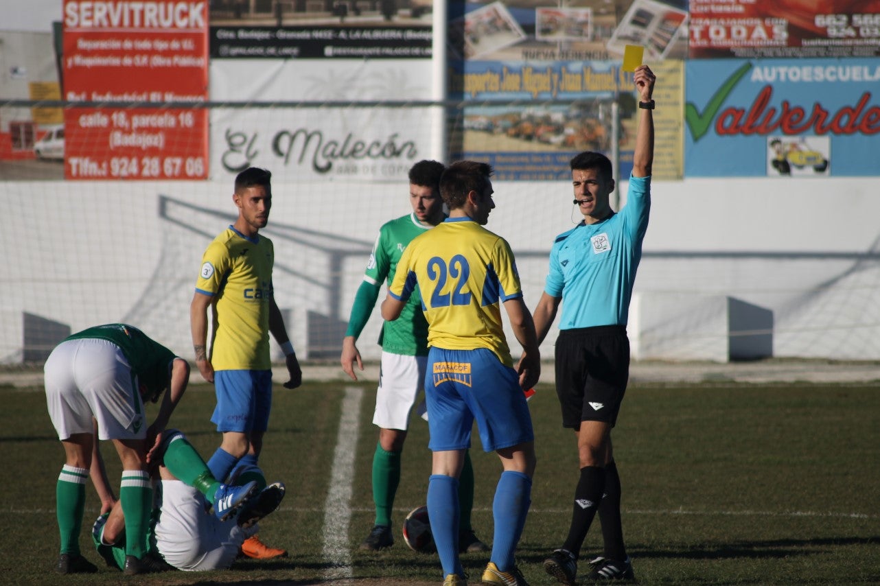 Imágenes del encuentro de la vigesimotercera jornada de liga de Tercera División, disputado en el Municipal de San Roque y que terminó 6-2 (03-02-2019)