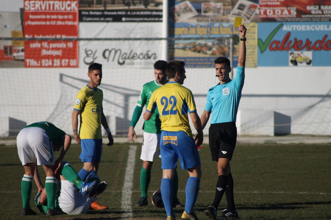 Imágenes del encuentro de la vigesimotercera jornada de liga de Tercera División, disputado en el Municipal de San Roque y que terminó 6-2 (03-02-2019)