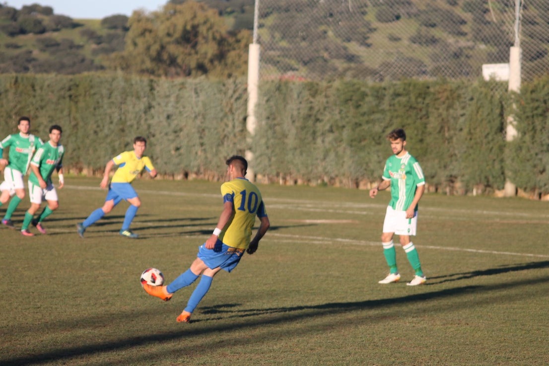 Imágenes del encuentro de la vigesimotercera jornada de liga de Tercera División, disputado en el Municipal de San Roque y que terminó 6-2 (03-02-2019)