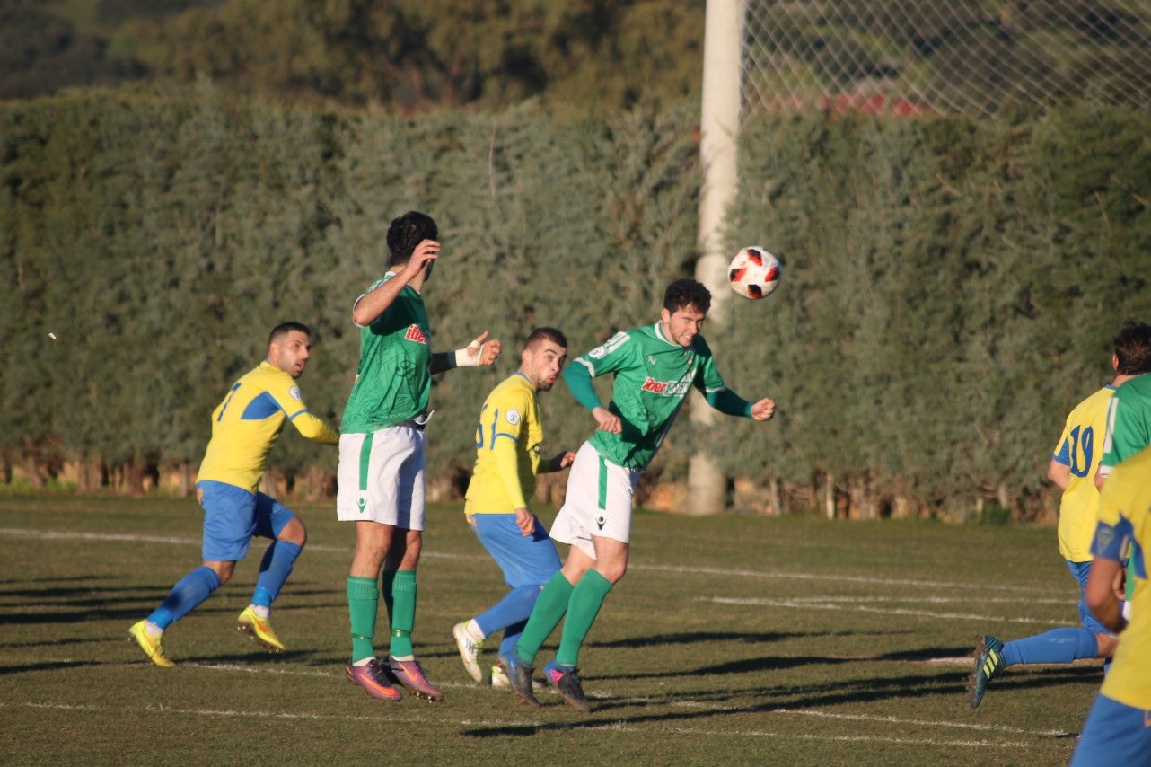 Imágenes del encuentro de la vigesimotercera jornada de liga de Tercera División, disputado en el Municipal de San Roque y que terminó 6-2 (03-02-2019)