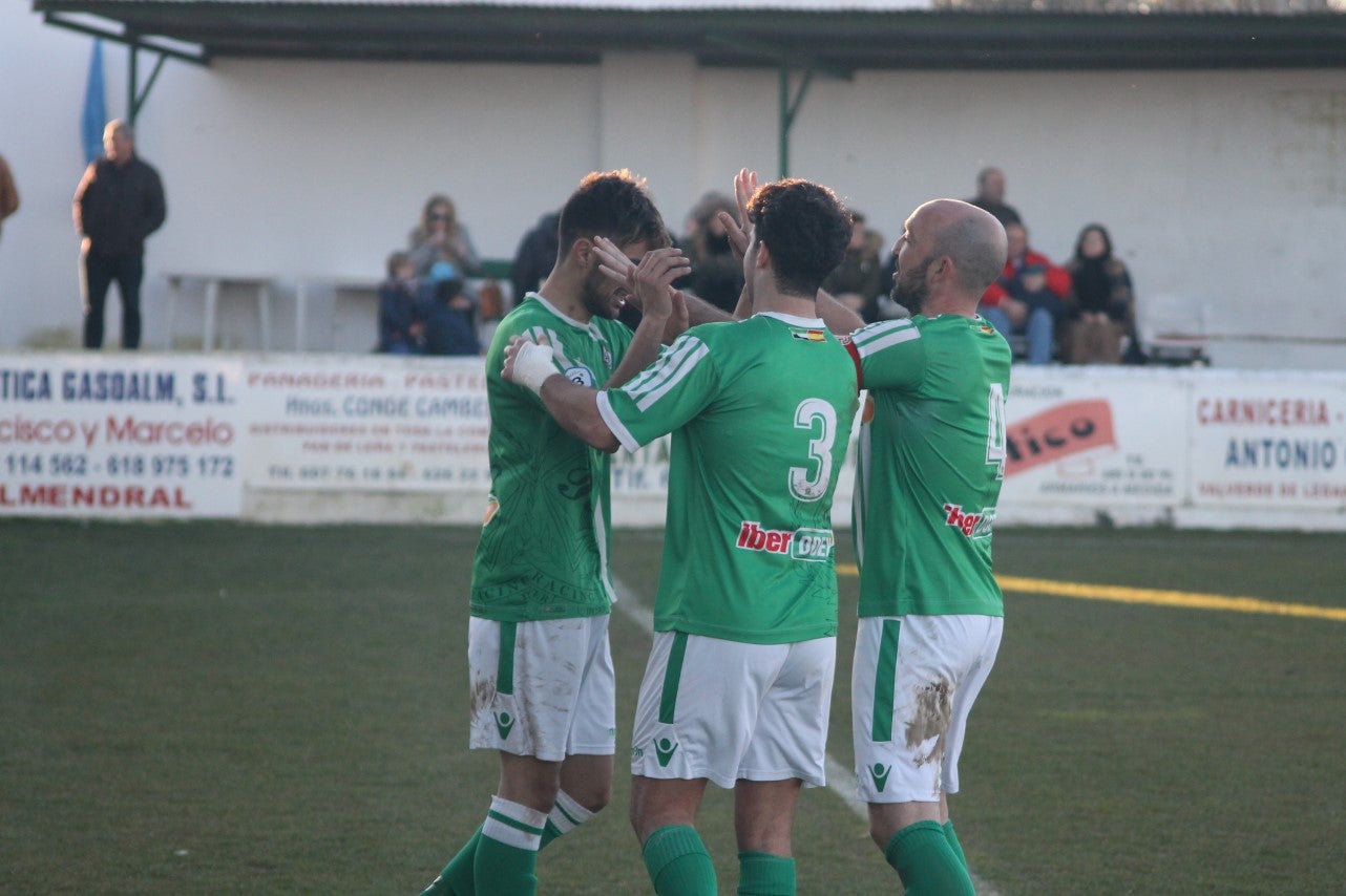 Imágenes del encuentro de la vigesimotercera jornada de liga de Tercera División, disputado en el Municipal de San Roque y que terminó 6-2 (03-02-2019)