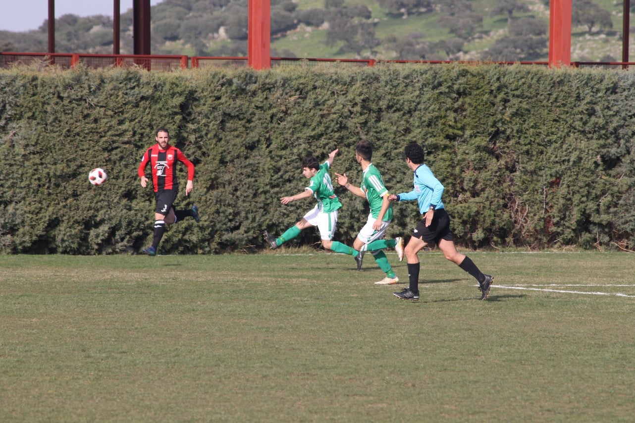 Imágenes del encuentro de la vigesimoquinta jornada de liga de Tercera División, disputado en el Municipal de San Roque, y que finalizó por 2-1 (17-02-2019)