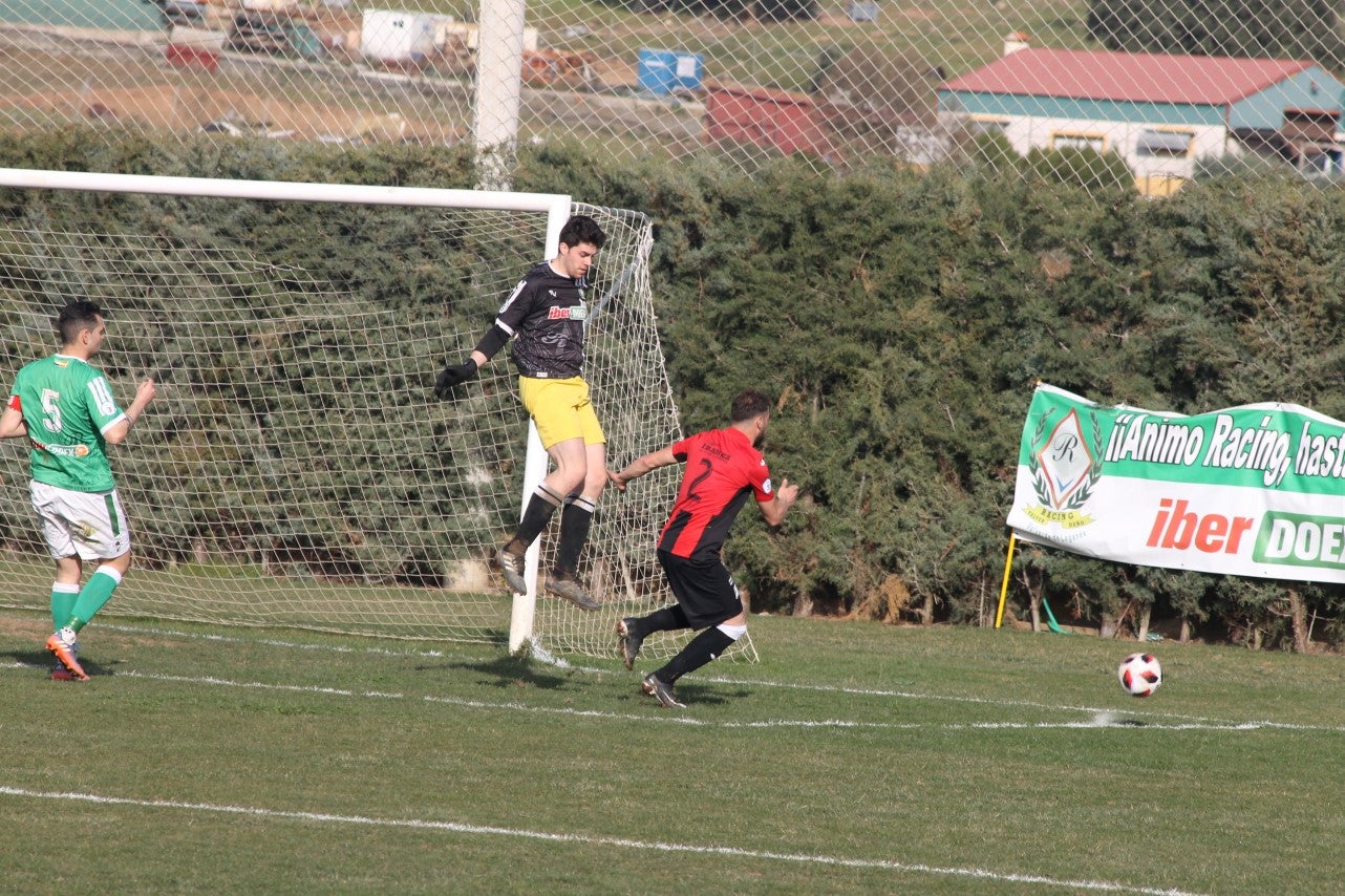 Imágenes del encuentro de la vigesimoquinta jornada de liga de Tercera División, disputado en el Municipal de San Roque, y que finalizó por 2-1 (17-02-2019)
