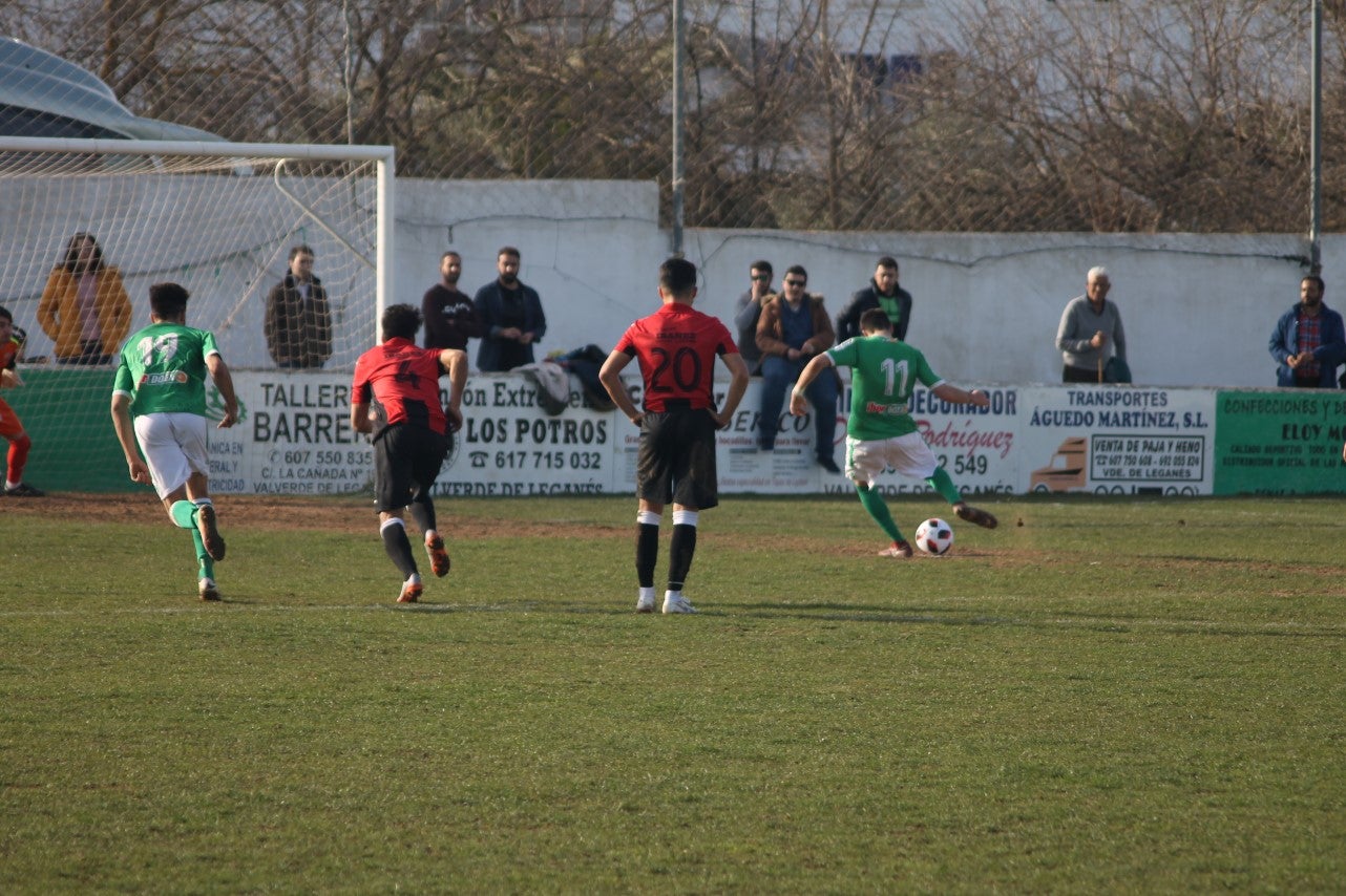 Imágenes del encuentro de la vigesimoquinta jornada de liga de Tercera División, disputado en el Municipal de San Roque, y que finalizó por 2-1 (17-02-2019)