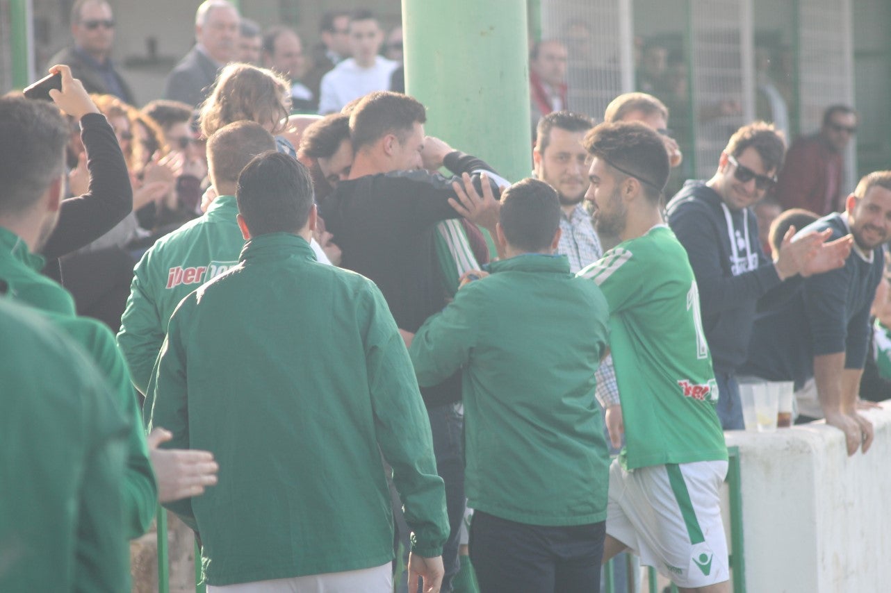 Imágenes del encuentro de la vigesimoquinta jornada de liga de Tercera División, disputado en el Municipal de San Roque, y que finalizó por 2-1 (17-02-2019)