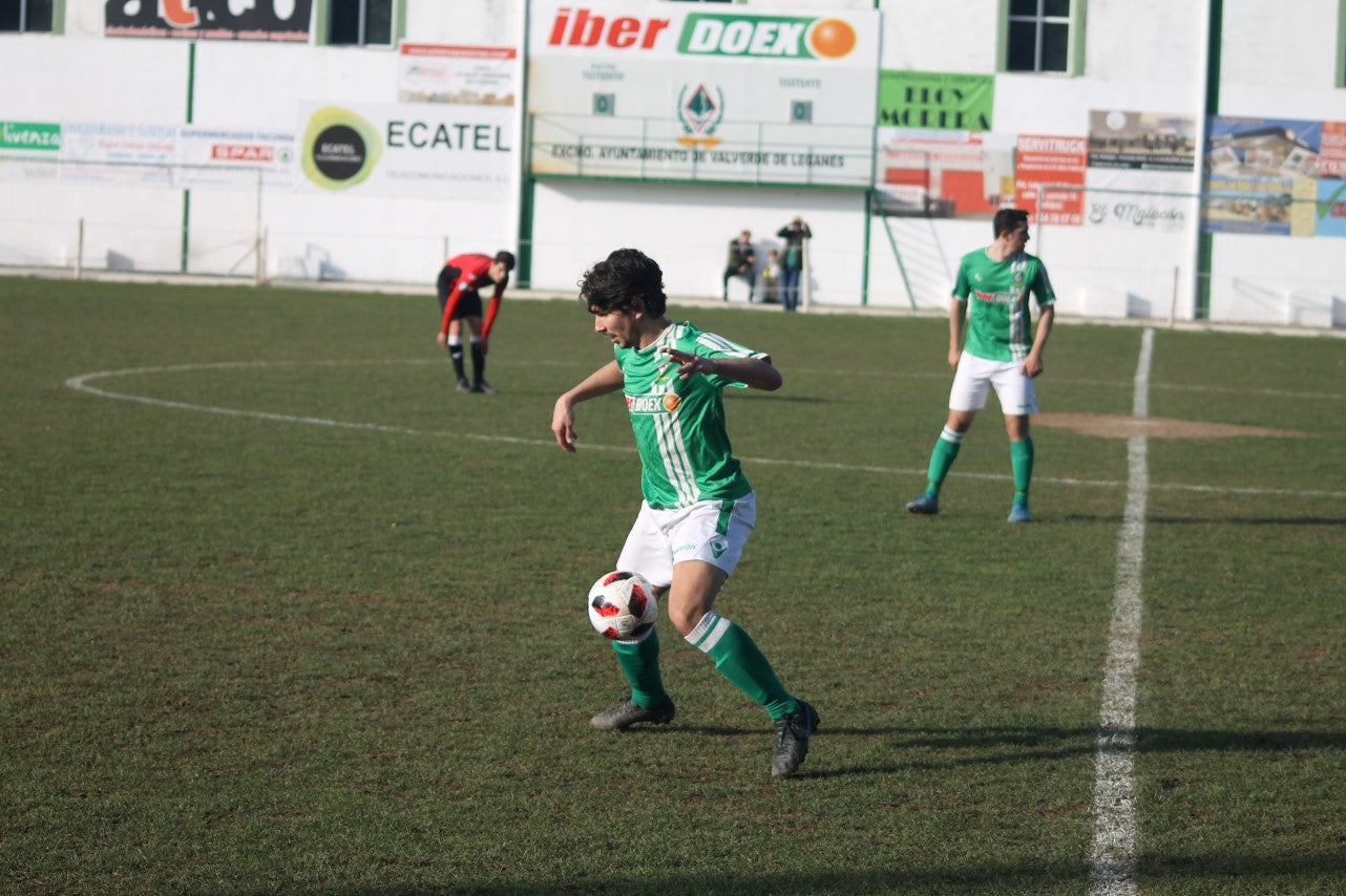 Imágenes del encuentro de la vigesimoquinta jornada de liga de Tercera División, disputado en el Municipal de San Roque, y que finalizó por 2-1 (17-02-2019)
