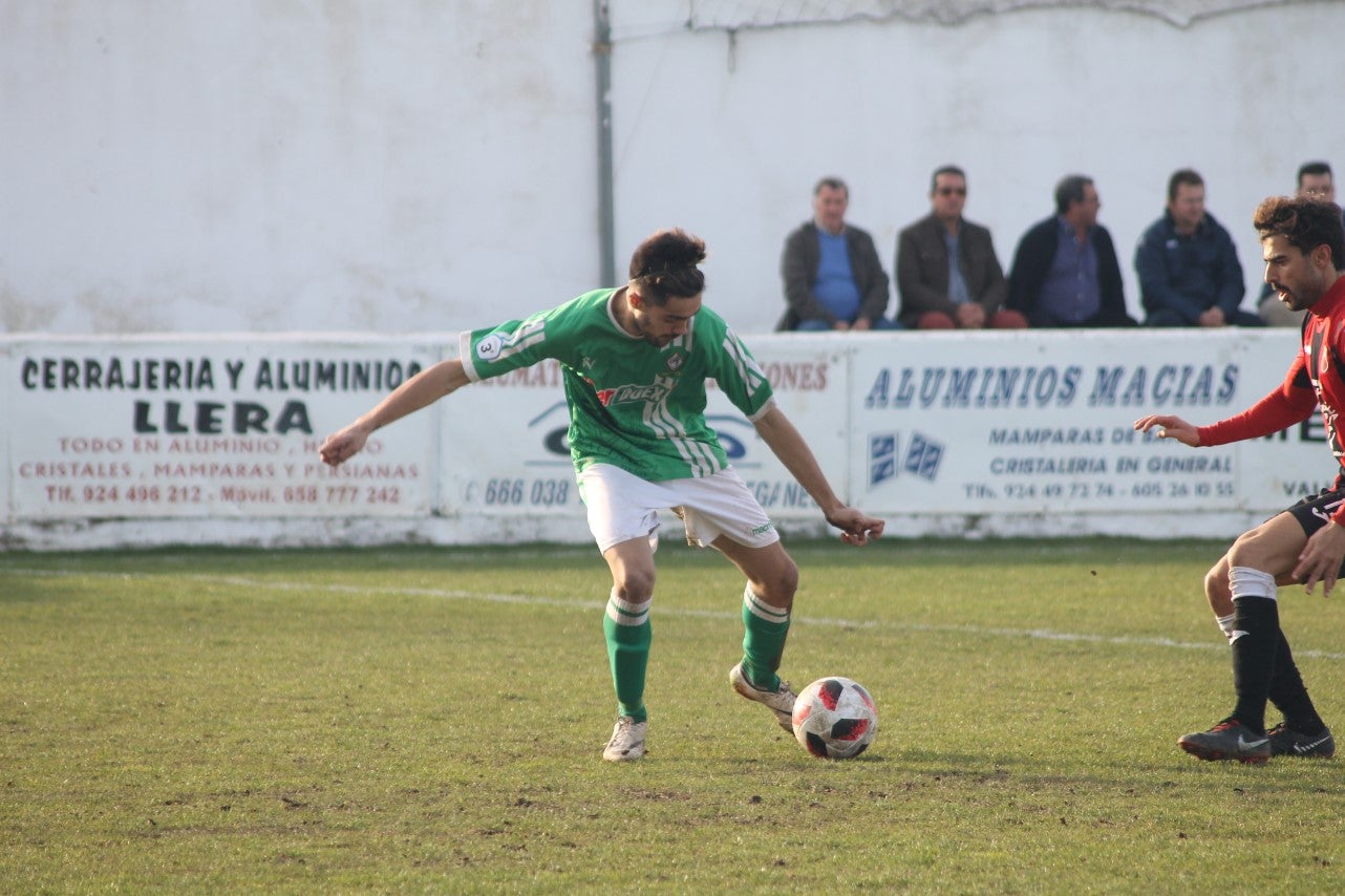 Imágenes del encuentro de la vigesimoquinta jornada de liga de Tercera División, disputado en el Municipal de San Roque, y que finalizó por 2-1 (17-02-2019)