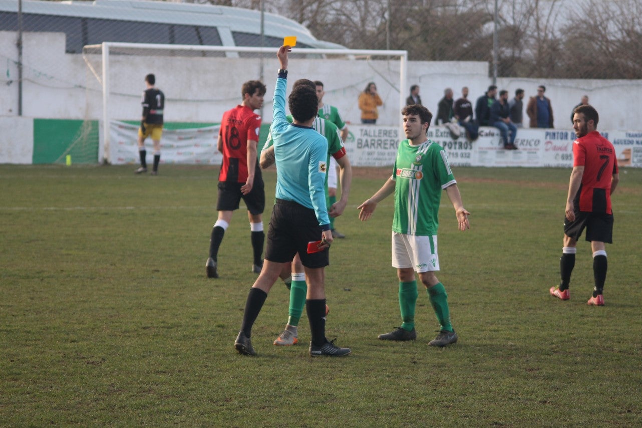 Imágenes del encuentro de la vigesimoquinta jornada de liga de Tercera División, disputado en el Municipal de San Roque, y que finalizó por 2-1 (17-02-2019)